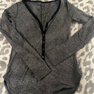 Lululemon Womens Grey and Black Henley Size 10